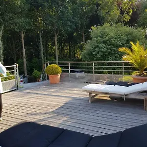 La Canopee Des Pins Bed & Breakfast Cleder
